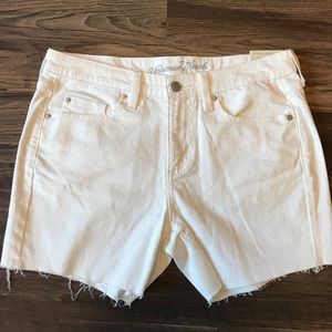 Universal Thread white jean shorts mid rise cutoff